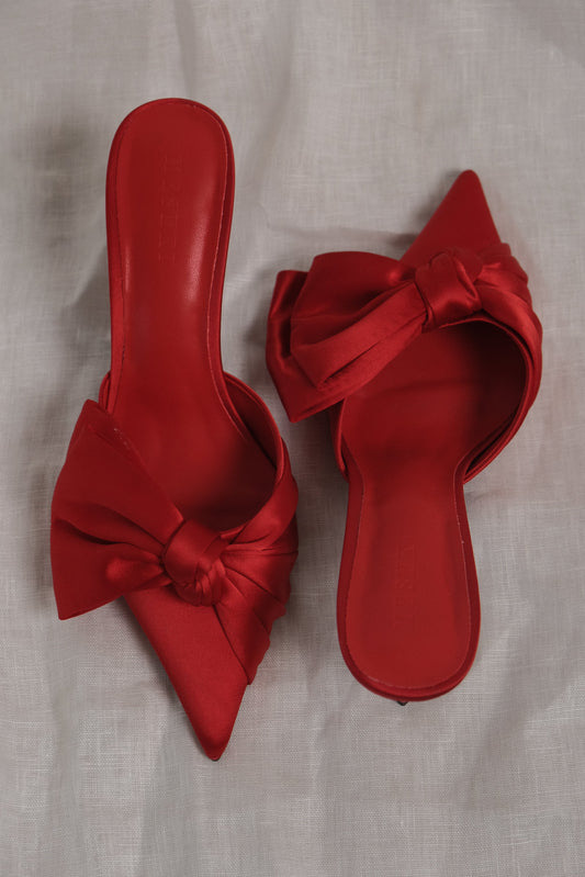 Elena, talons satinés à nœud et bout pointu - Rouge