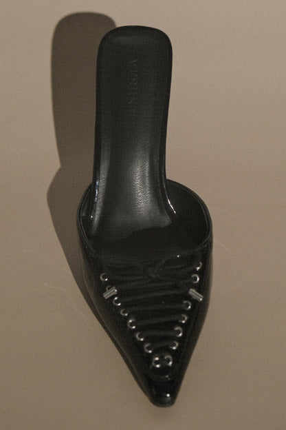 Joanne - Chaussures à talons à lacets en cuir verni - Noir