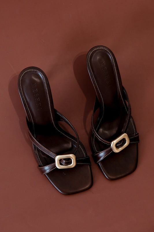 Jodie, talons hauts avec ornements métalliques - Chocolat