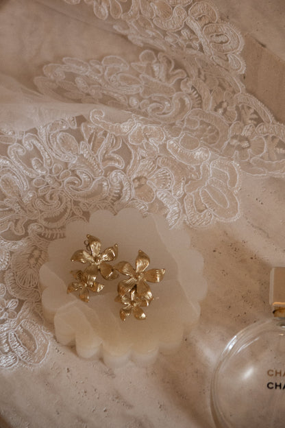 Boucles d'oreilles fleuries pendantantes Infatuated - Or