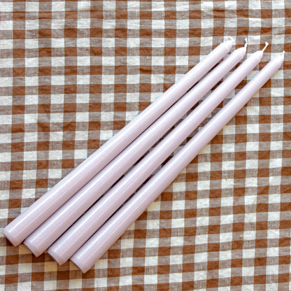 Bougie conique extra haute Hush couleur lilas (1 boîte de 25 bougies)
