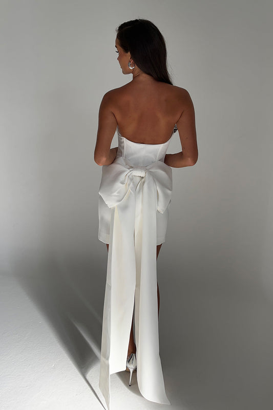 Mini-robe blanche sans bretelles avec nœud - Meredith