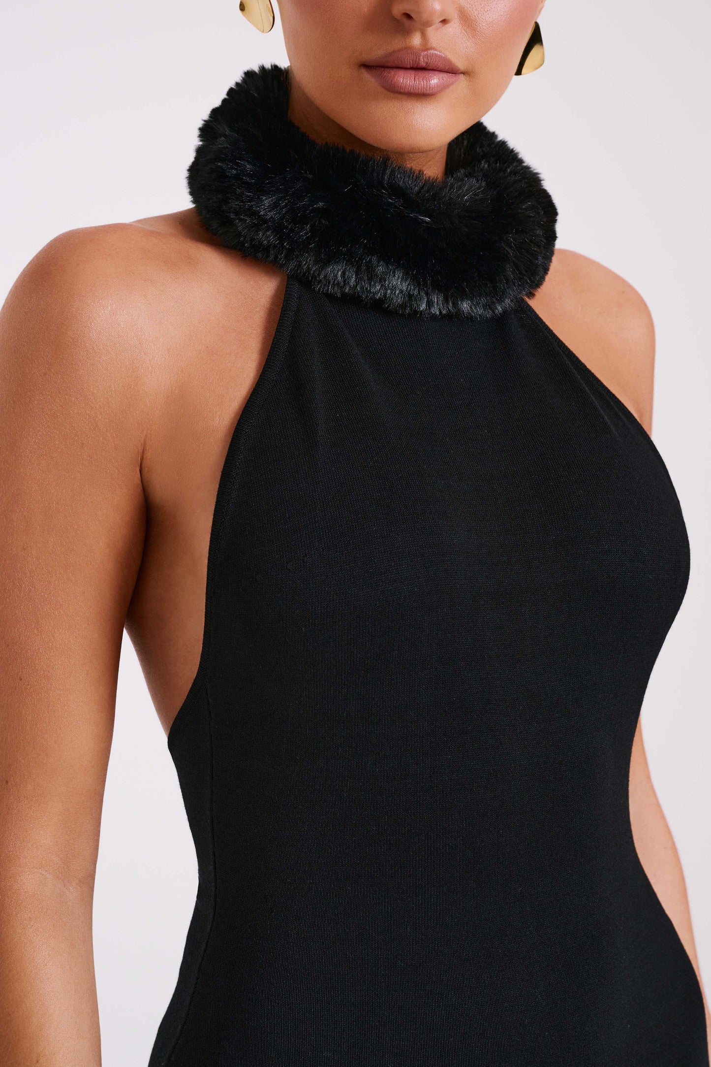 Elva Robe Maxi Tricotée à Manches Croisées avec Fausse Fourrure - Noir