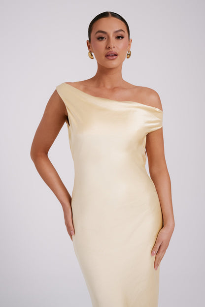 Robe Maxi Yvette à Bretelles avec Emmanchure Asymétrique - Couleur Beurre