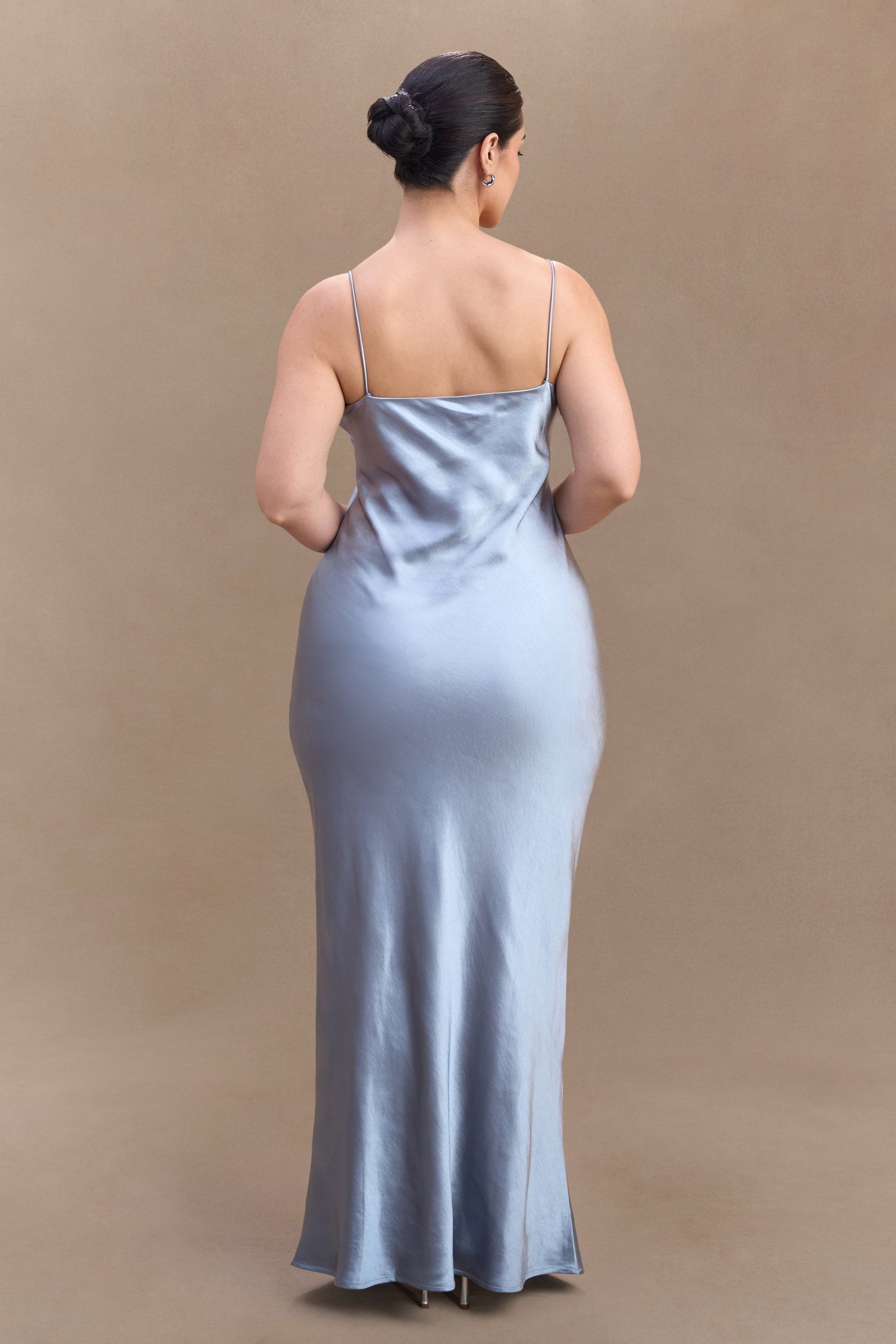 Lilly Robe Maxi en Satin à Col en Forme de Coeur - Bleu Glacé