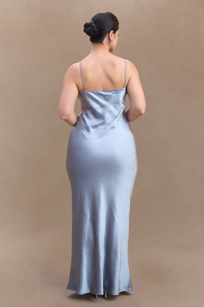 Lilly Robe Maxi en Satin à Col en Forme de Coeur - Bleu Glacé