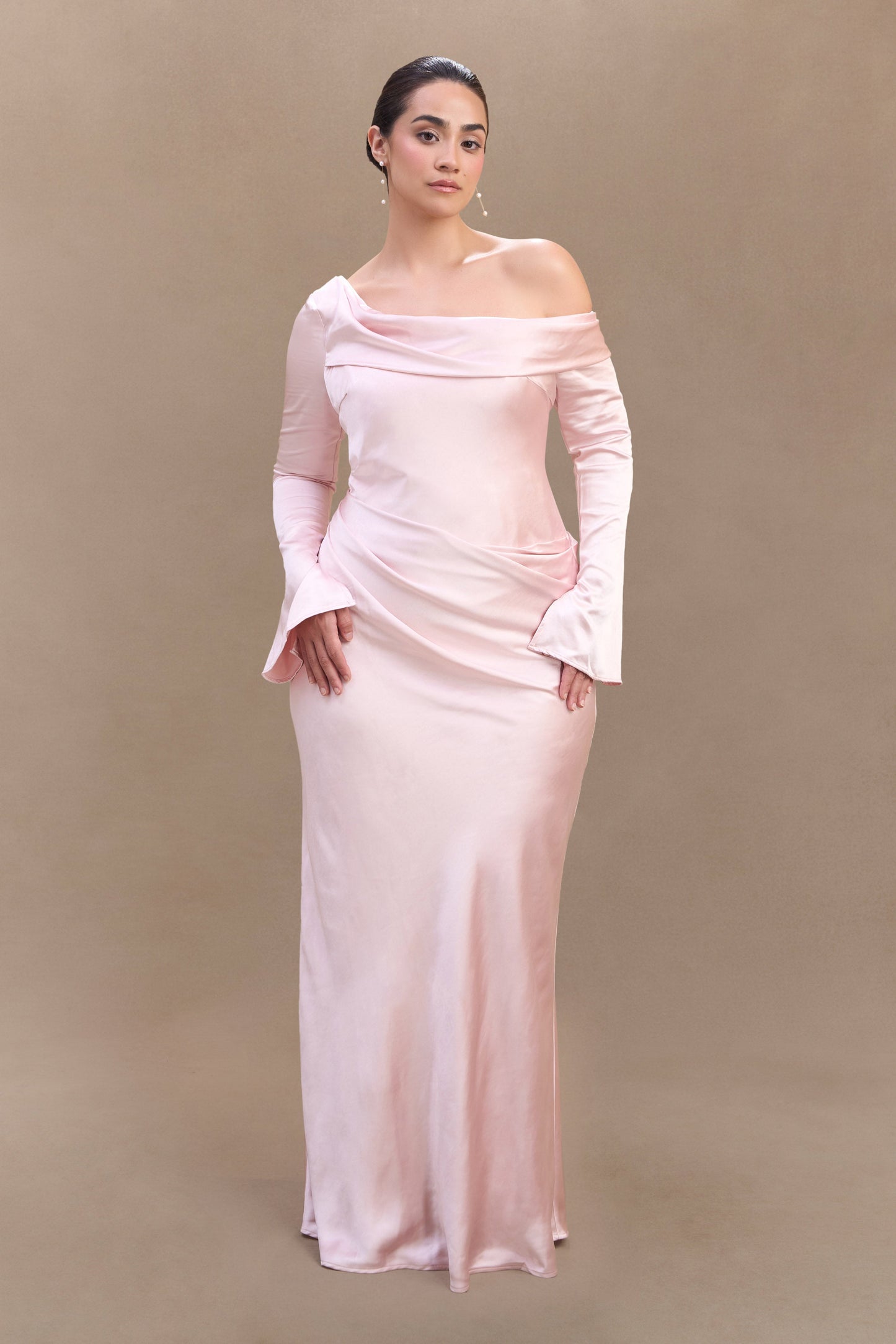 Iris Robe Maxi Satin à Manches Longues - Rose Poudré