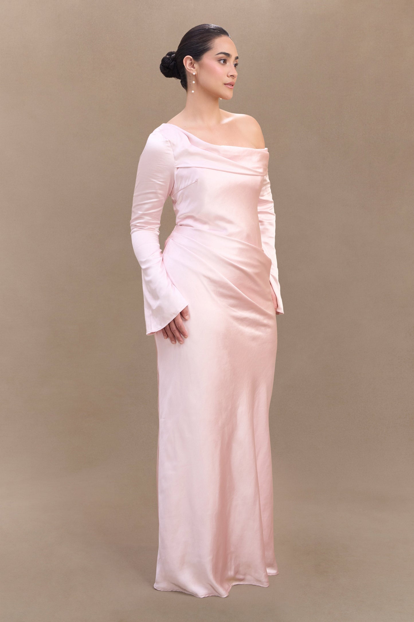 Iris Robe Maxi Satin à Manches Longues - Rose Poudré