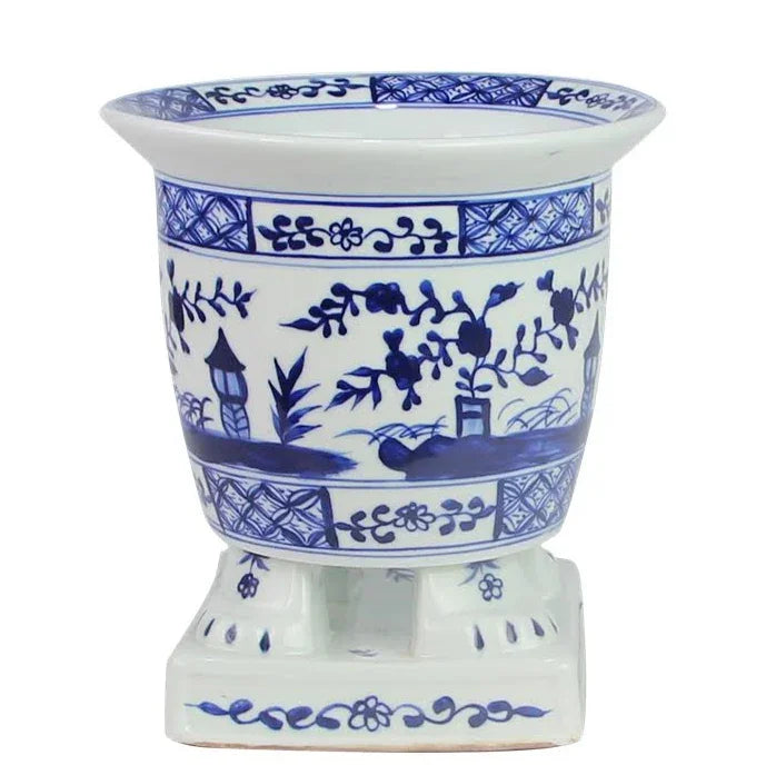 Jardinière sur pied bleu foncé et blanche avec motif de scène de village