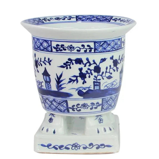 Jardinière sur pied bleu foncé et blanche avec motif de scène de village