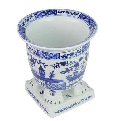 Jardinière sur pied bleu foncé et blanche avec motif de scène de village