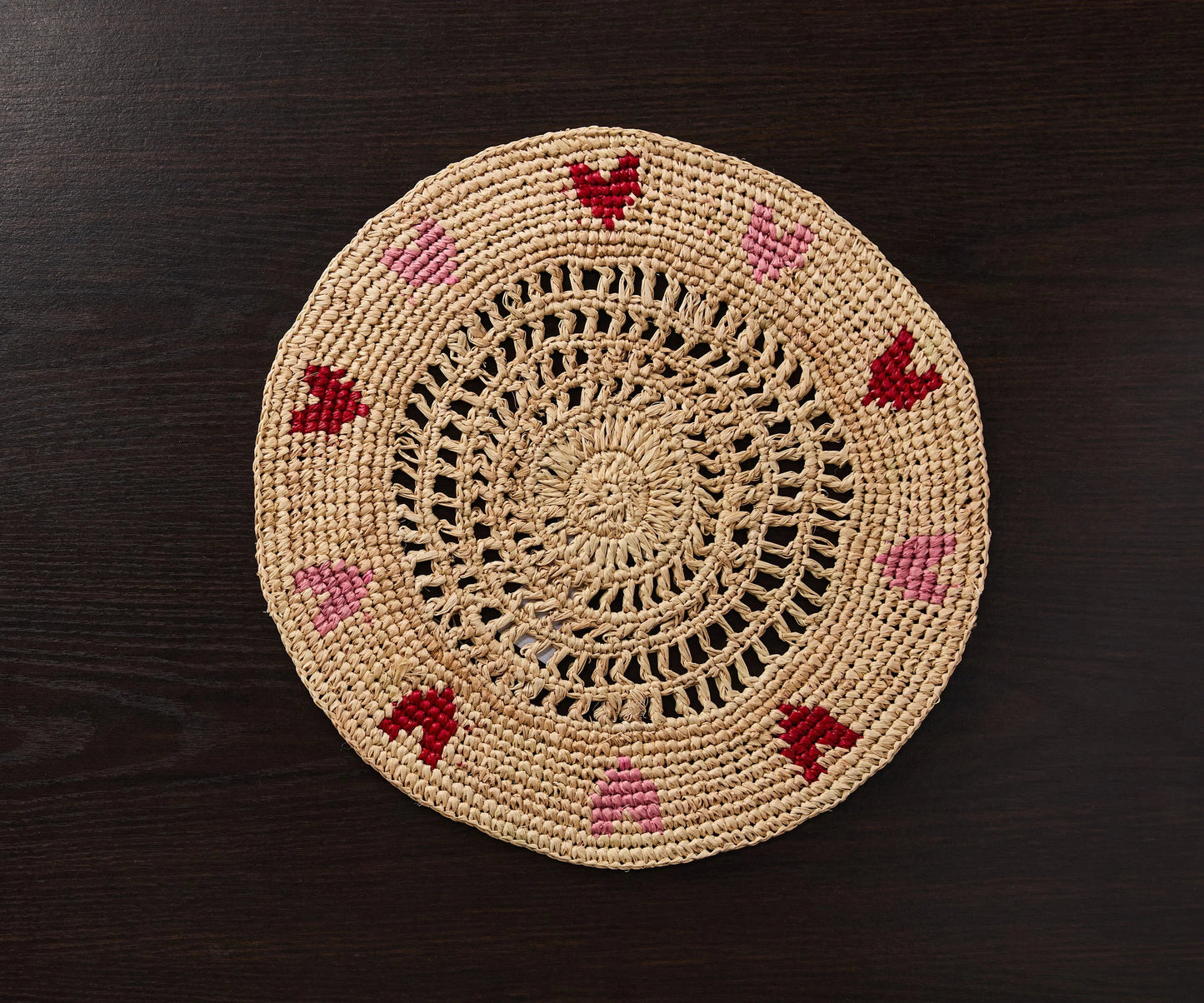 Set de table en raphia tissé à la main avec cœurs rouges et roses – Décoration de table artisanale