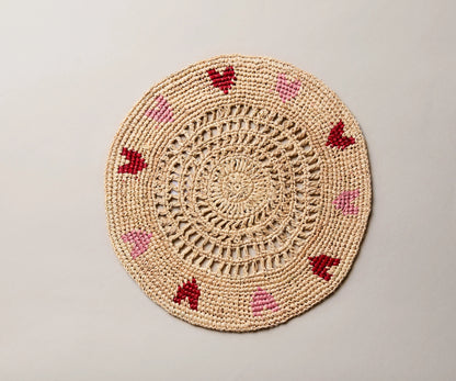 Set de table en raphia tissé à la main avec cœurs rouges et roses – Décoration de table artisanale