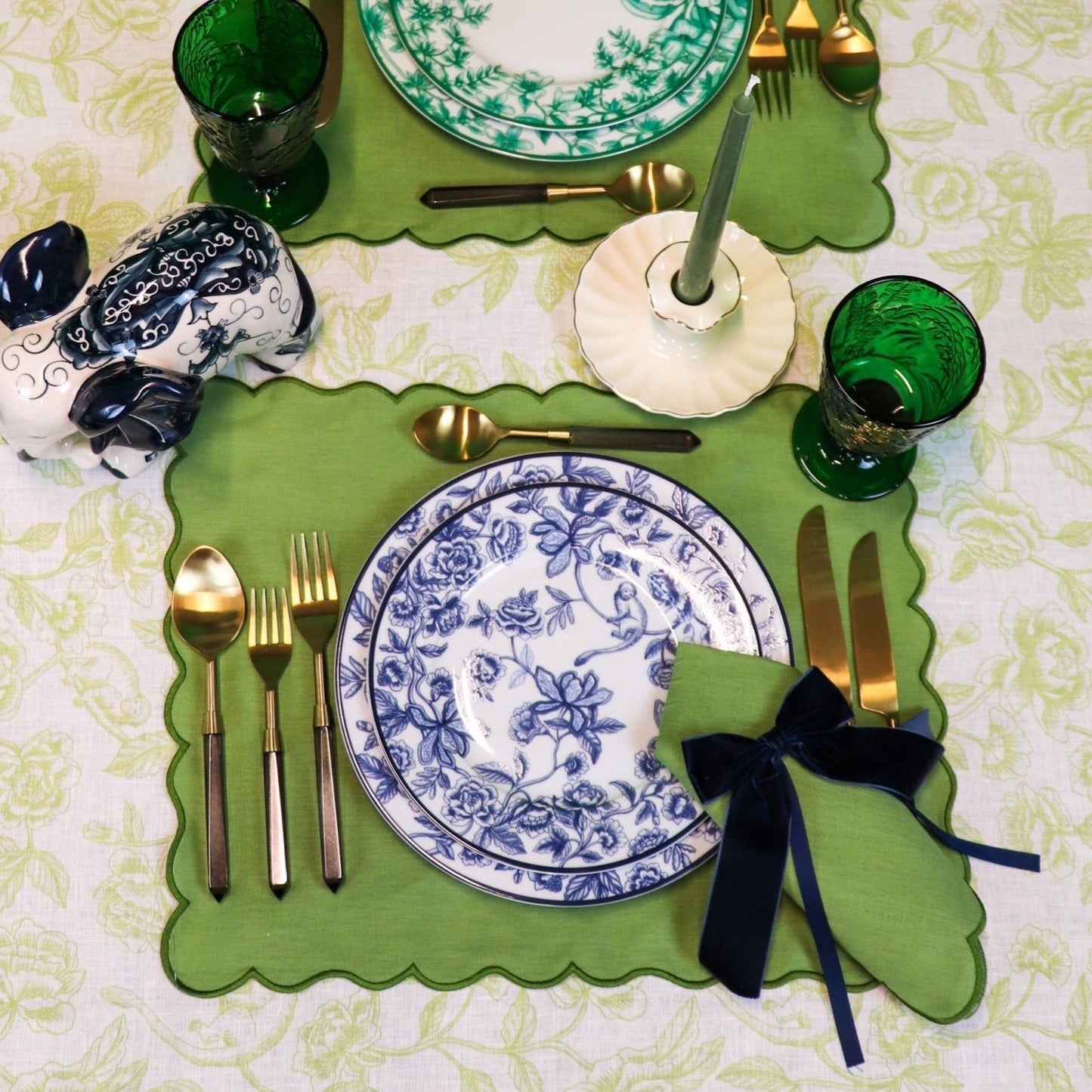 Bougie conique extra haute vert pin (1 boîte de 25 bougies)
