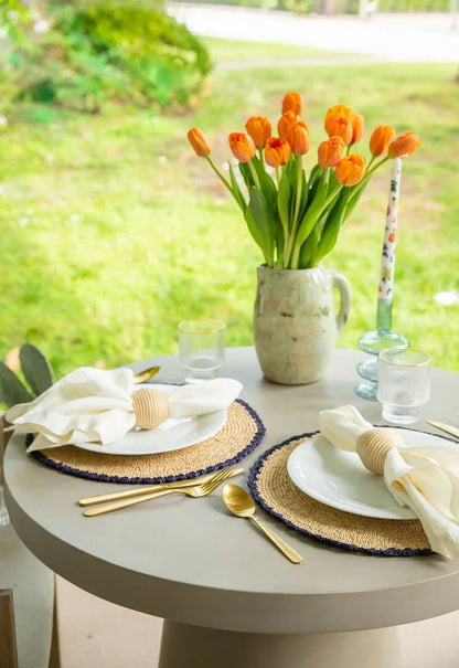 Set de table tissé à la main en raphia tressé bleu Aura - Décoration de table rustique